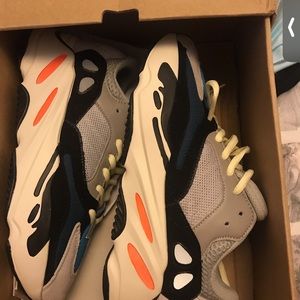 Yeezy boost 700 wave runner